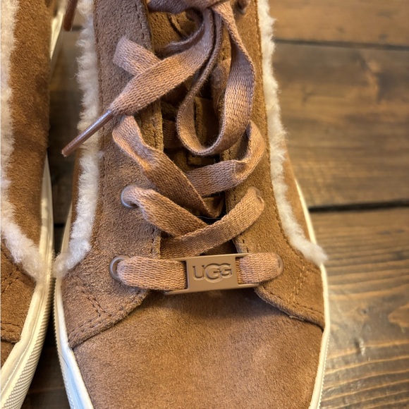 Ugg Zilo Heritage Shearling Lined Sneakers Women's Size 8 - Picture 3 of 11
